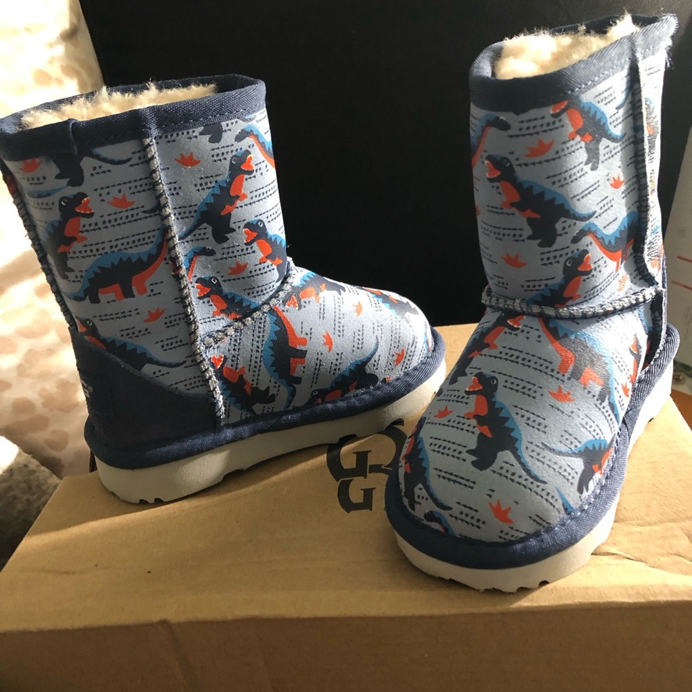Brand new sz 6 Ugg boots